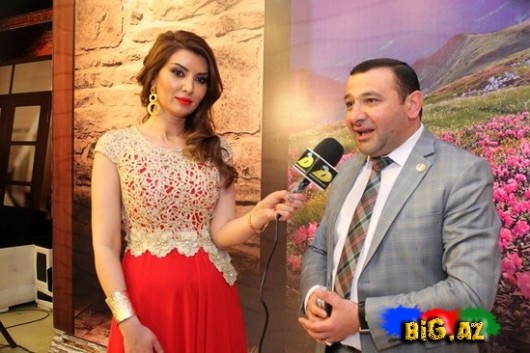 Aşıq Namiq Fərhadoğlu qalibə avtomobil hədiyyə etdi - VİDEO