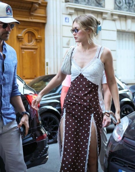 Cici Hadidlə Bredli Kuper Parisdə - Fotolar
