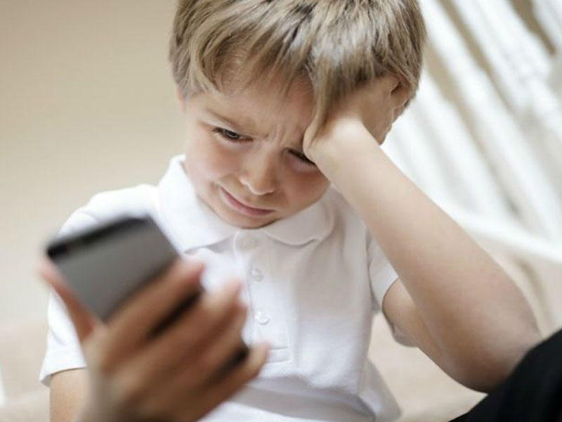 Mobil telefon asılılığı uşaqlarda ruhi pozğunluqlara yol açır