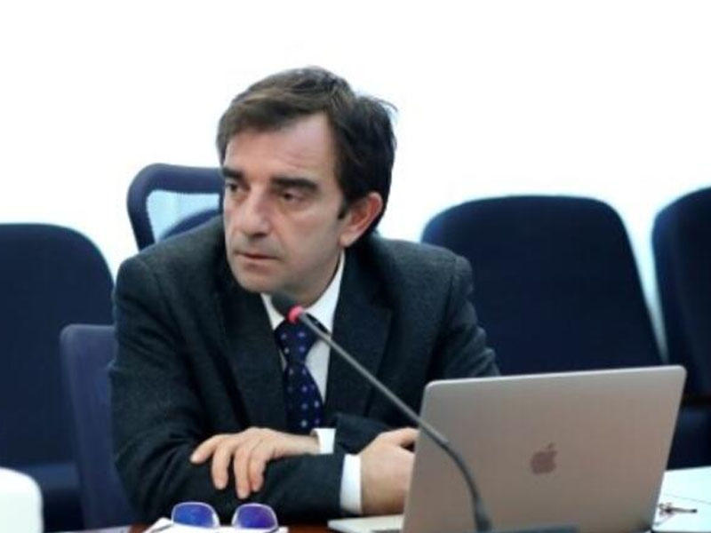 Türk professor koronavirusu izolyasiya etməyi bacardı