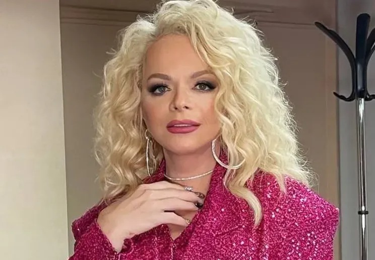 Larisa Dolina mübahisəli mənzili boşaldıb