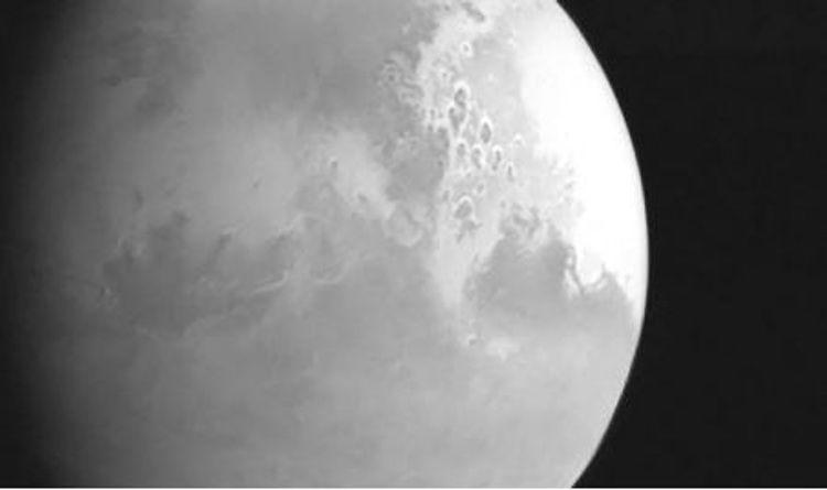 Marsda nəhəng tornadoların FOTOsunu yayımlandı