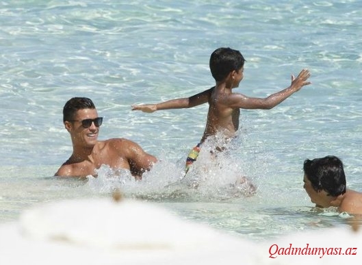 Ronaldo oğlu ilə Baham adalarında
