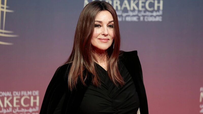 60 yaşlı Belluççidən çimərlik geyimində - FOTO