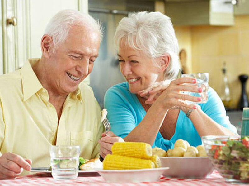 Yaşlı insanlar necə qidalanmalıdır? - Virusa yoluxmamaq üçün BUNLARI EDİN