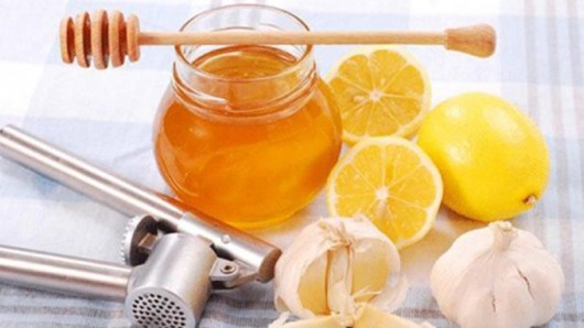 7 gün acqarına sarımsaqlı bal yesəniz, vücudunuzda nələr baş verəcək?