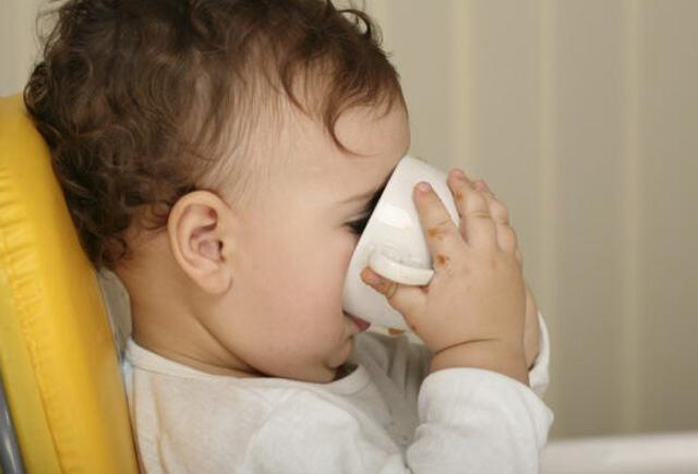 Pediatr: Uşağı şirin çayla böyütmək olmaz