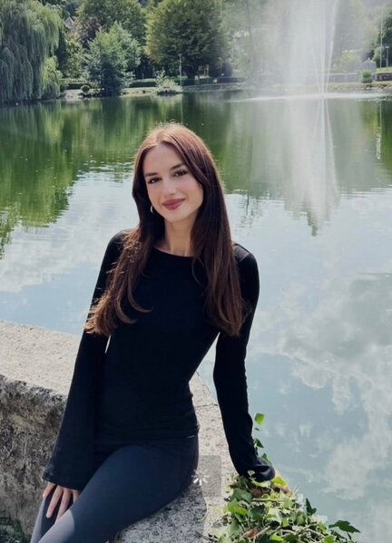 Yanında ola bilməsəm də, ürəyim həmişə səninlədir