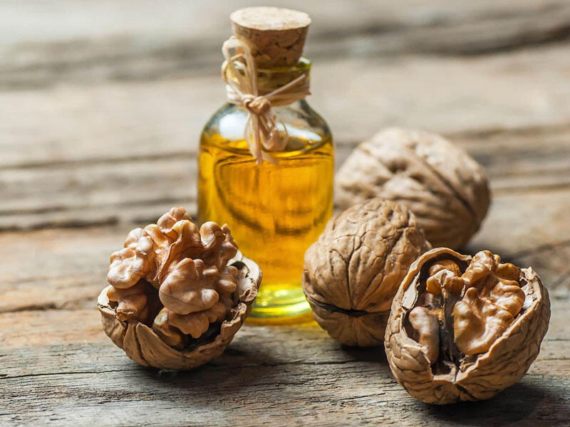 Qoz yağının sağlamlığa 10 faydası - Onkoloji xəstələr içə bilərmi?