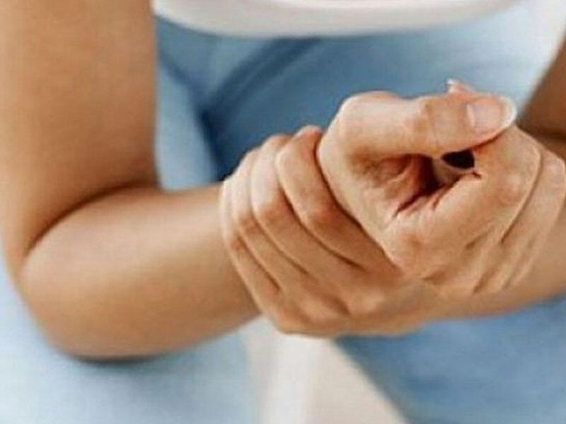 Qolların, üzün, ayaqların keyiməsi. Təhlükəli simptom