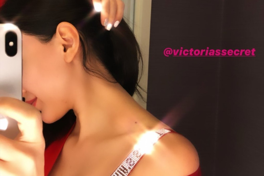 Azərbaycanlı aparıcı "Victoria Secret"in alt paltarında - FOTO