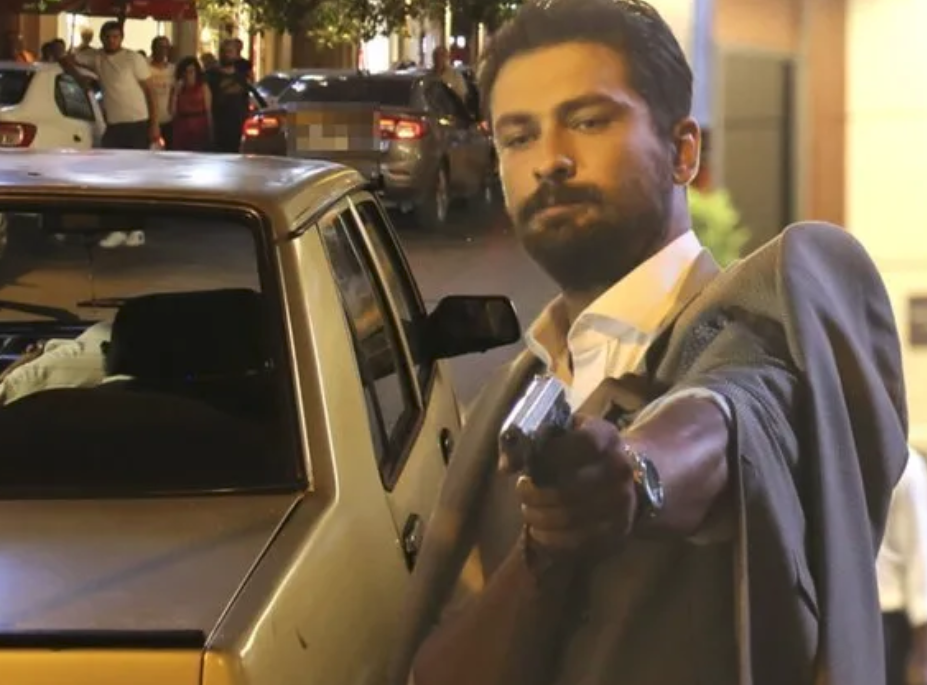 Ruhinin sponsorluq etdiyi filmin aktyoru adam güllələdi - Türkiyədə