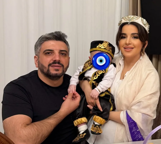Məşhur xanəndə yeni doğulan oğlu ilə bayram süfrəsində - FOTO