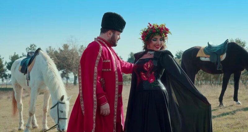 Elnur Məmmədov atdan yıxılıb