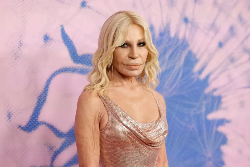 Donatella 'Versace'dəki vəzifəsindən getdi