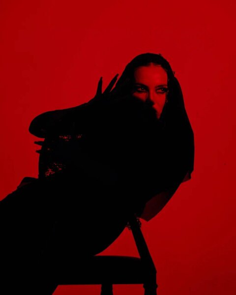 Dilarədən sürpriz tərz: 