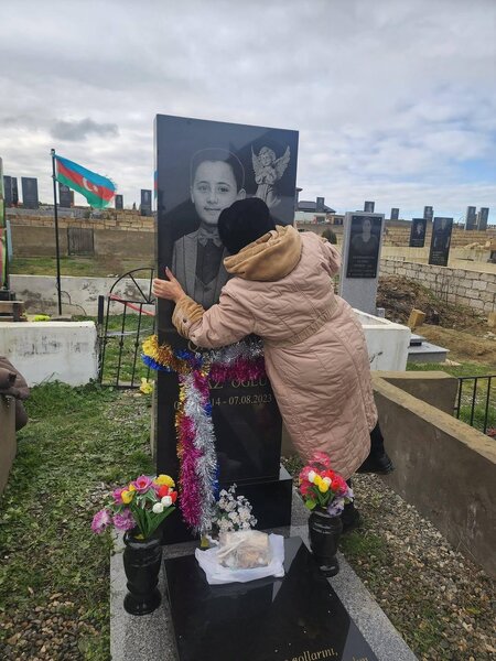 Dostların böyüyür, atan qocalır, təkcə sənin yaşın elə 10 qalır