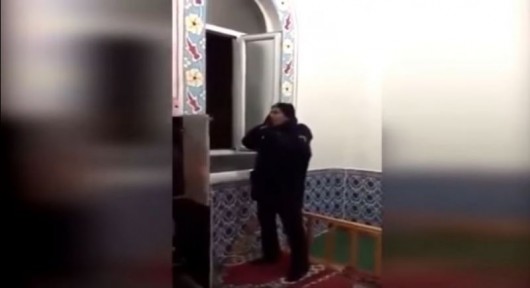 Əzan oxuyan polisin VİDEOsu izləmə rekordu qırdı