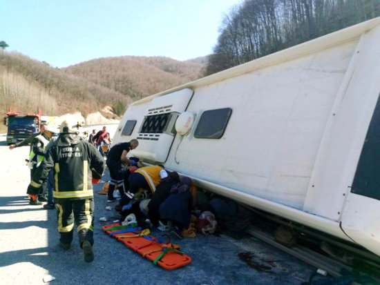 Dəhşətli avtobus QƏZASI: 6 ölü, 35 yaralı var (VİDEO-FOTO)