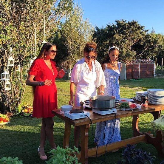 Mehriban Əliyeva qızları ilə birgə bağlarında yemək bişirdi - FOTO