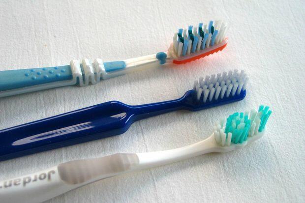 Diş fırçasını vanna otağına qoymayın