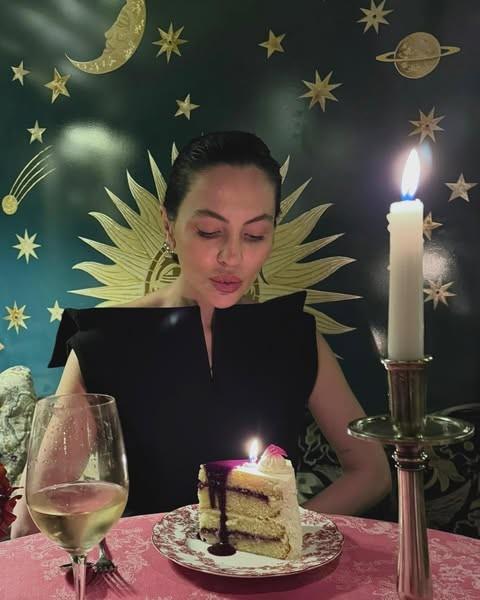 Günay ad gününü Parisdə keçirtdi - Fotolar