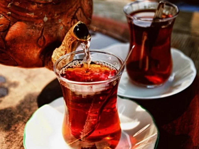 Yeməkdən sonra isti çay içənlərə PİS XƏBƏR – Bu xəstəliyi yaradır