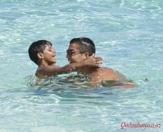 Ronaldo oğlu ilə Baham adalarında