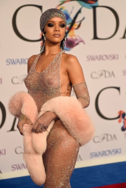 Rihannaya əxlaqsız video göndərdi, evinə getdi - FOTOLAR
