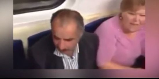 Bakı metrosunda BİABIRÇI DAVA: "Get arvadına uzat..." - VİDEO