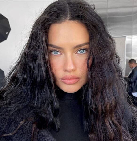 42 yaşlı Adriana Lima tanınmaz halda - FOTO