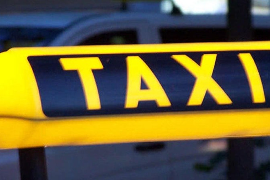 Tanınmış azərbaycanlı müğənni taksi sürücülüyünə başladı