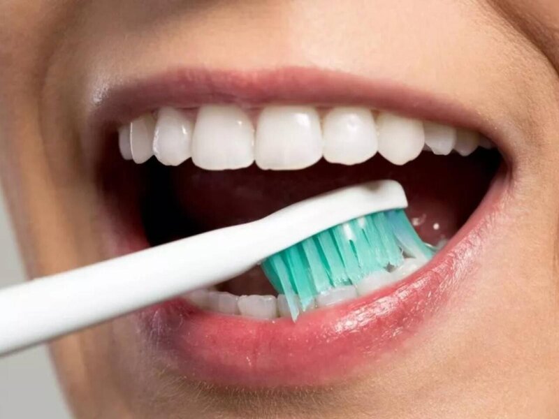 Dişləri gündə 3 dəfə fırçalamaq lazım deyilmiş - Həkimdən xəbərdarlıq
