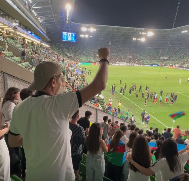 Məşhur müğənni 'Qarabağ'ı dəstəkləmək üçün Budapeştə getdi - FOTOLAR