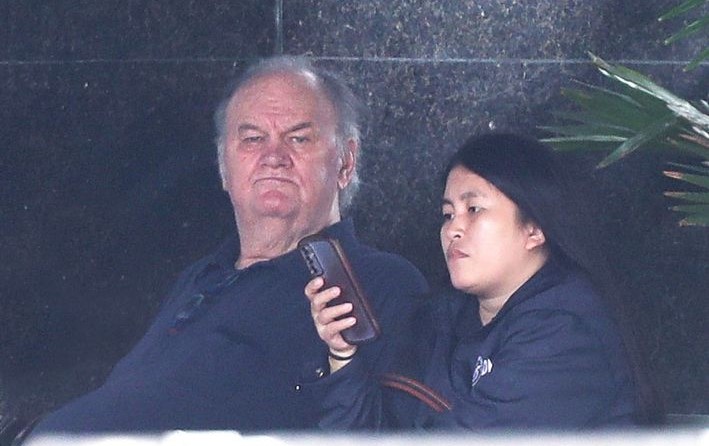 Meqan Marklın atası özündən 35 yaş balaca xanımla sevgilidir - FOTO