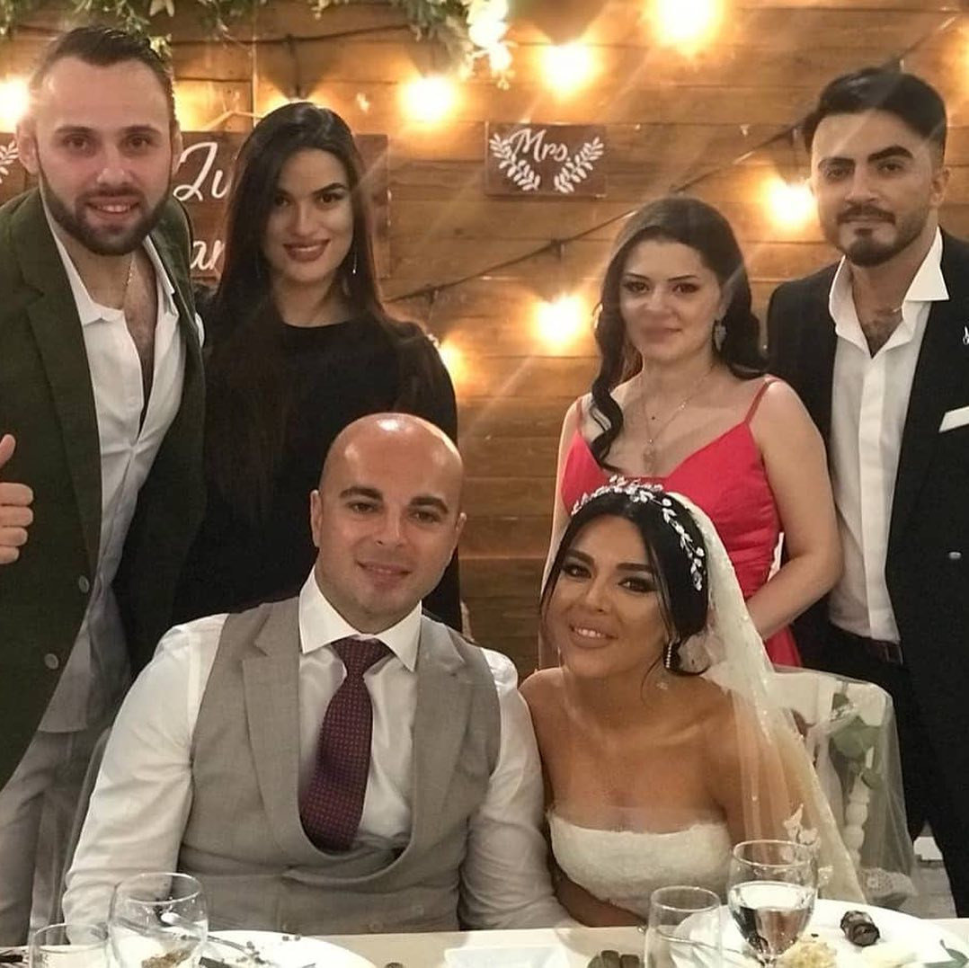 Azərbaycanlı müğənni iş adamıyla evləndi - FOTO