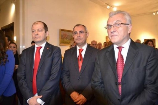 Azərbaycanlı məmur xanımını boşayıb, erməni qızla evləndi - FOTOLAR