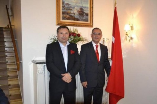 Azərbaycanlı məmur xanımını boşayıb, erməni qızla evləndi - FOTOLAR