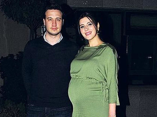 Səkkiz aylıq hamilə sənətçi: "Çox xoşbəxtik" - FOTO