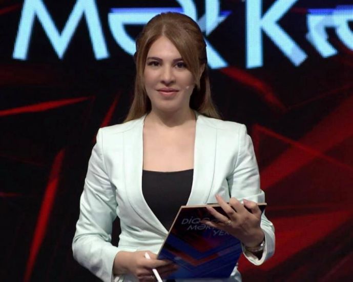 Tanınmış teleaparıcı 