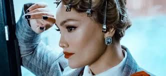 Nura Suri şou-biznes haqda kitab yazacaq