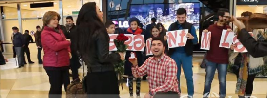 Hava limanında evlilik təklifinə "YOX" cavabı verildi - Azərbaycanda - VİDEO
