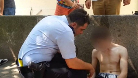 Narkotik qəbul edən gəncin şok videosu yayıldı - VİDEO