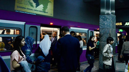 SON Dəqiqə: Bakıda Metroda HƏYƏCANLI ANLAR - Qatarlar boşaldıldı