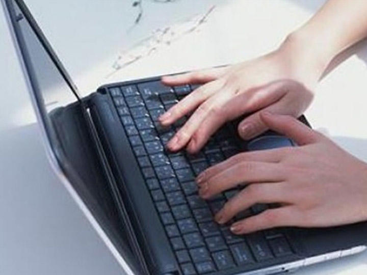 Yeni tədris ilinin başlaması noutbuka olan tələbatı artırıb