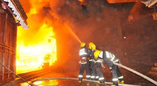 BAKIDA GÜCLÜ PARTLAYIŞ – YARALILAR VAR