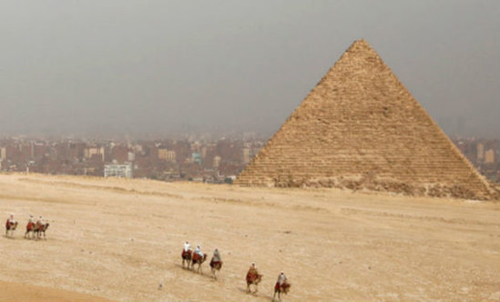Misirdə qalmaqal — Cütlük Xeops piramidasına dırmaşıb cinsi əlaqəyə girdi (FOTO / VİDEO)