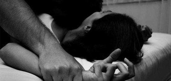 Dəhşətli hadisə: Qardaşı arvadını dostları ilə birgə zorladı+VİDEO