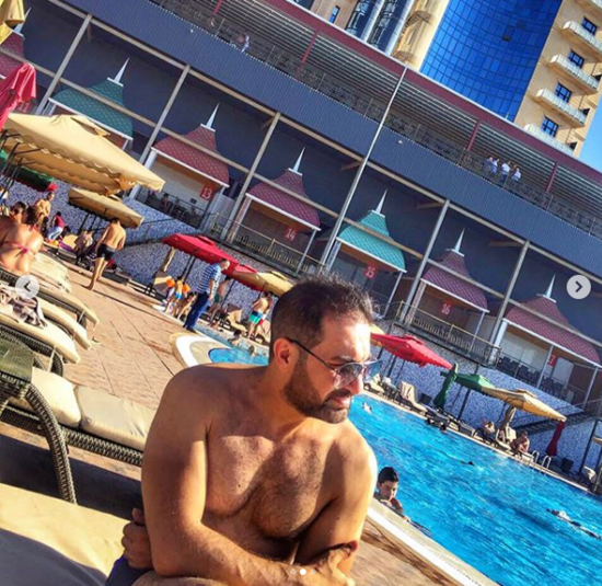 Məşhur müğənni Rəşad İlyasovu bu FOTOSUNA görə BİABIR ETDİLƏR - Çılpaq...