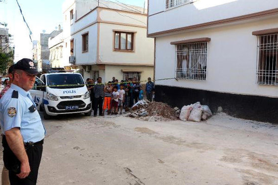 DƏHŞƏTLİ FACİƏ: Ər evi yandırdı, arvadını öldürdü, qızları isə...